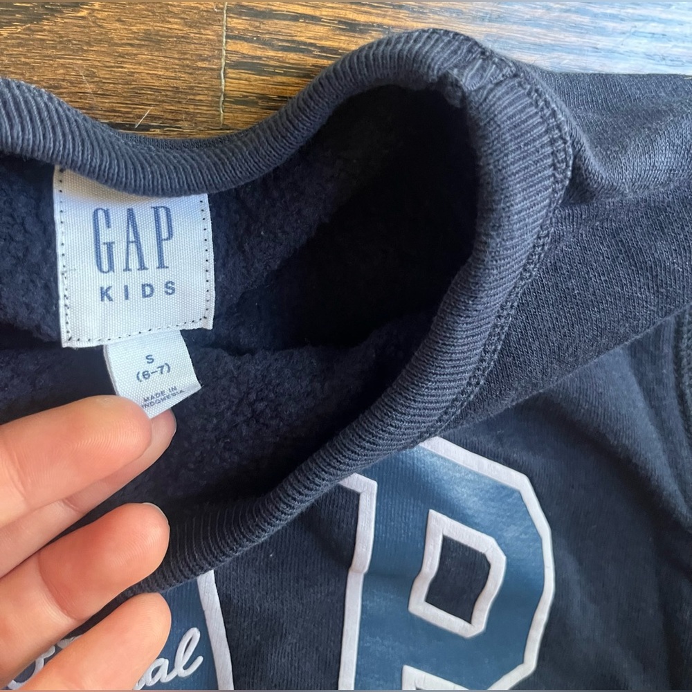 GAP logo Boys Crewneck Blue Navy sweatshirt size S - Picture 2 of 4